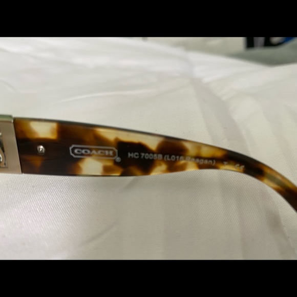 Coach sunglasses.Great shape. Hc7005b Reagan/Gold spotty tortoise - Picture 7 of 8
